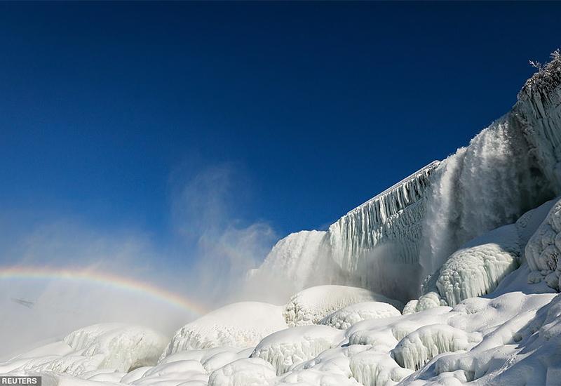 Zaleđeni slapovi - Polarna hladnoća u SAD-u zaledila i slapove Nijagare